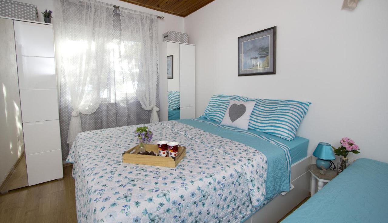Apartments By The Sea Brela, Makarska - 11821 Exterior photo